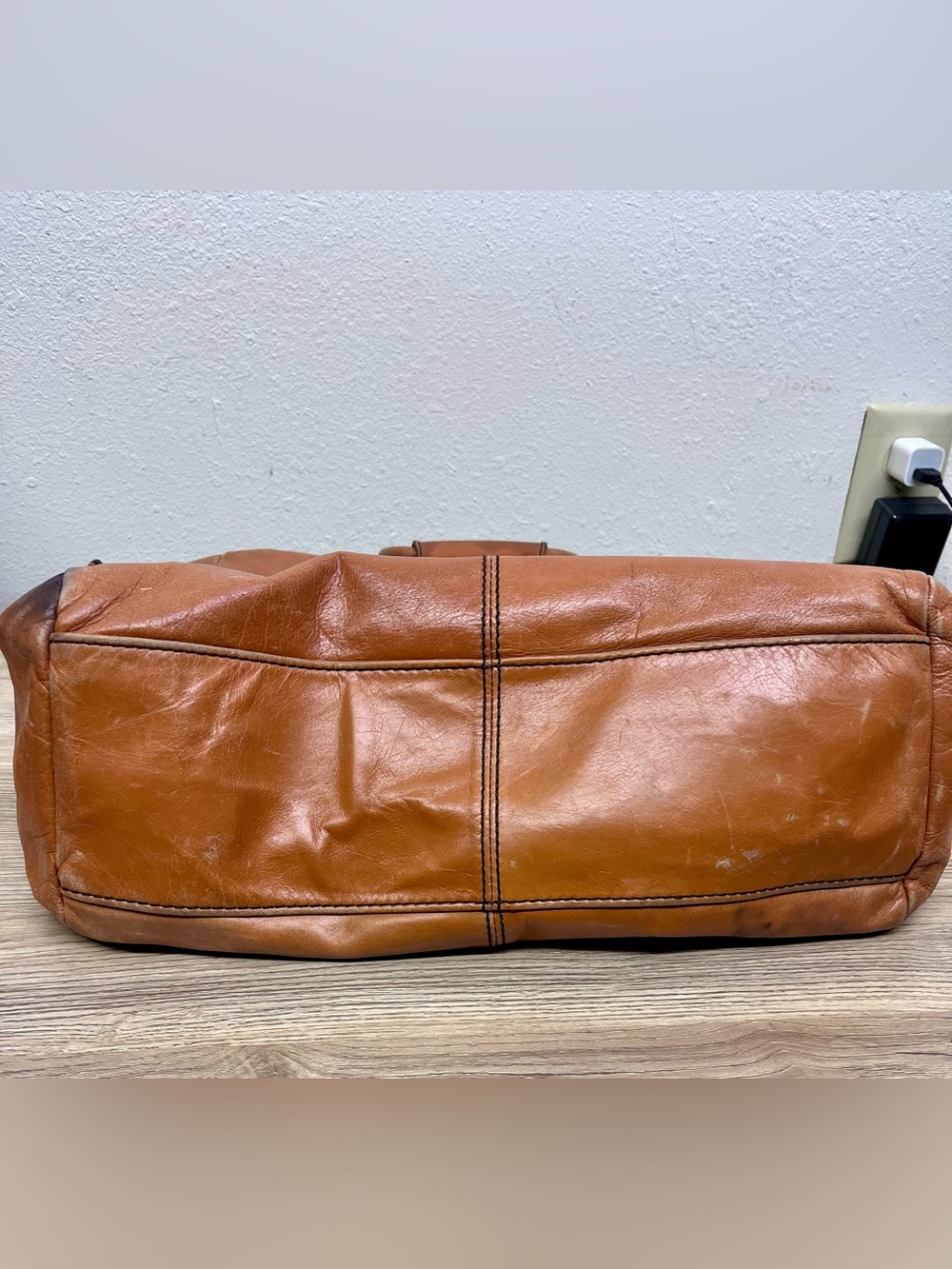 HOBO Sheila Medium Satchel - Picture 4 of 10